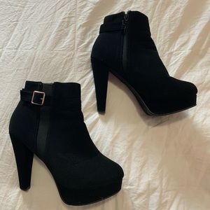 Black Bootie Heels With Gold Buckle!